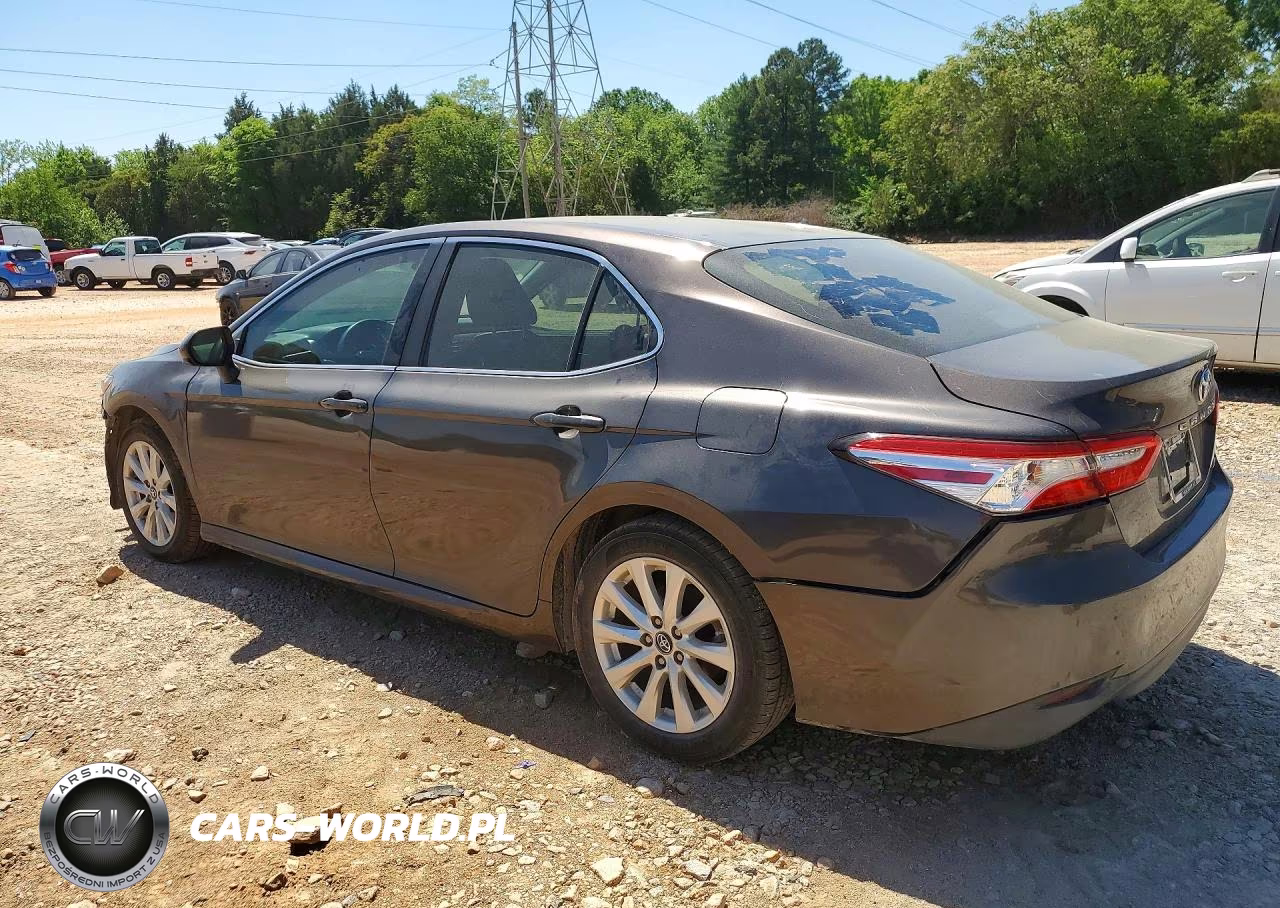 2018 Toyota Camry Le VIN:4T1B11HK5JU058323 - 2