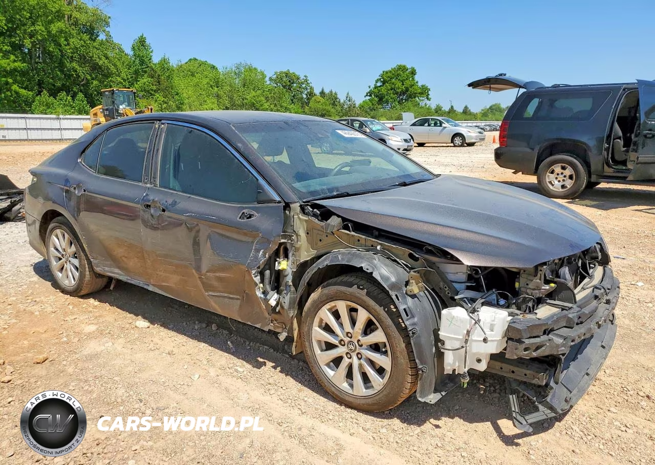 2018 Toyota Camry Le VIN:4T1B11HK5JU058323 - 4