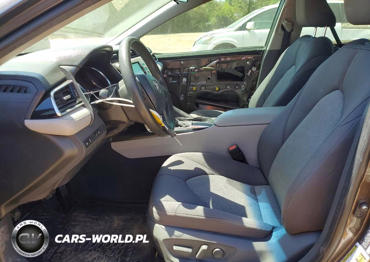 2018 Toyota Camry Le VIN:4T1B11HK5JU058323 - 7