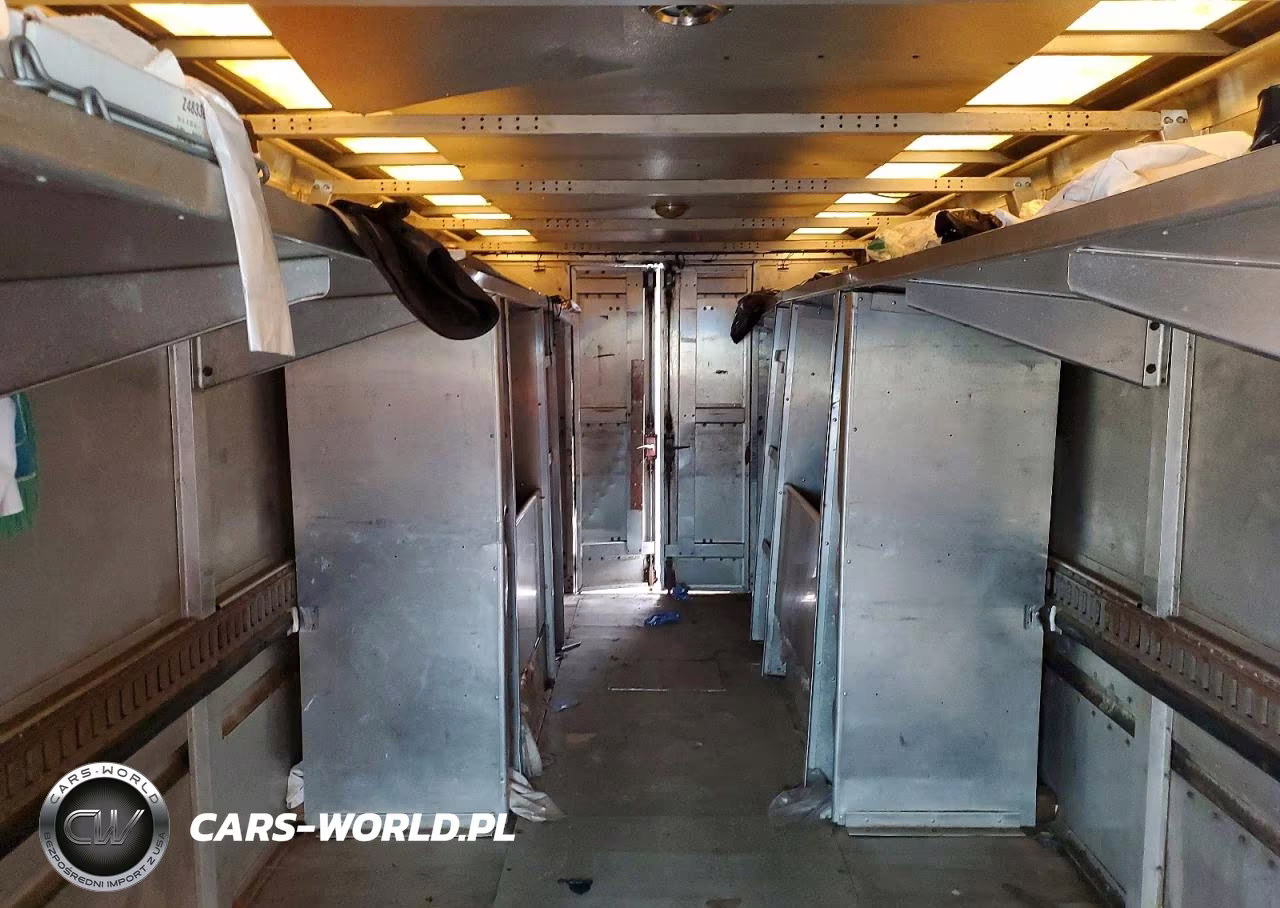 2010 Workhorse W42 Delivery Truck VIN:5B4KPD280A3439476 - 10