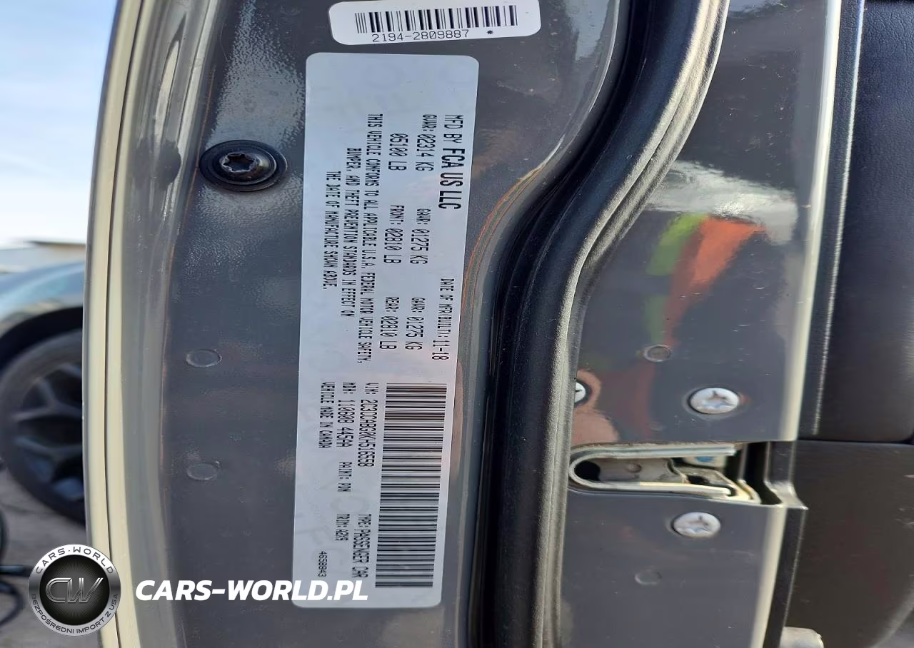 2019 Chrysler 300 S VIN:2C3CCABG0KH516558 - 12