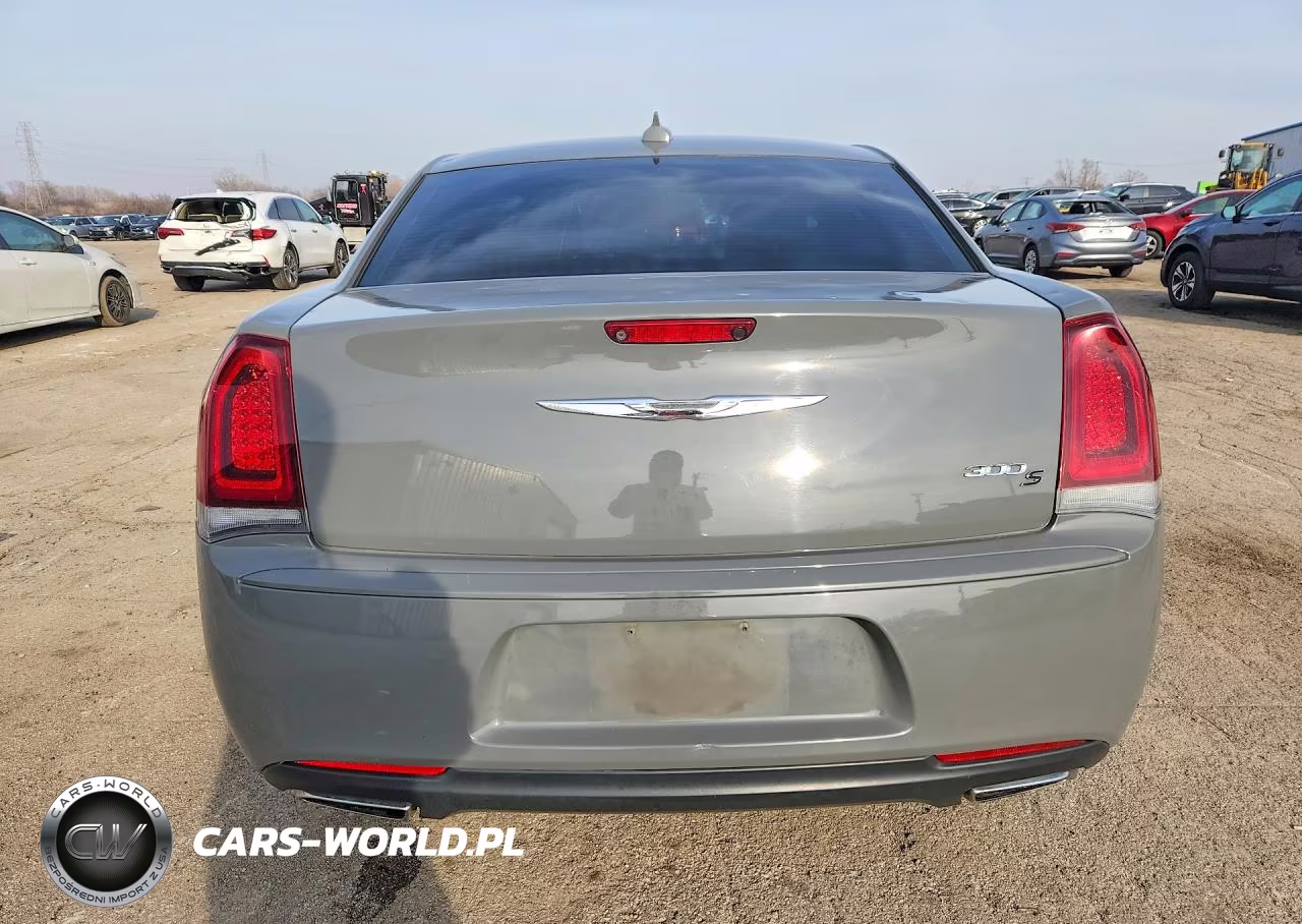 2019 Chrysler 300 S VIN:2C3CCABG0KH516558 - 6
