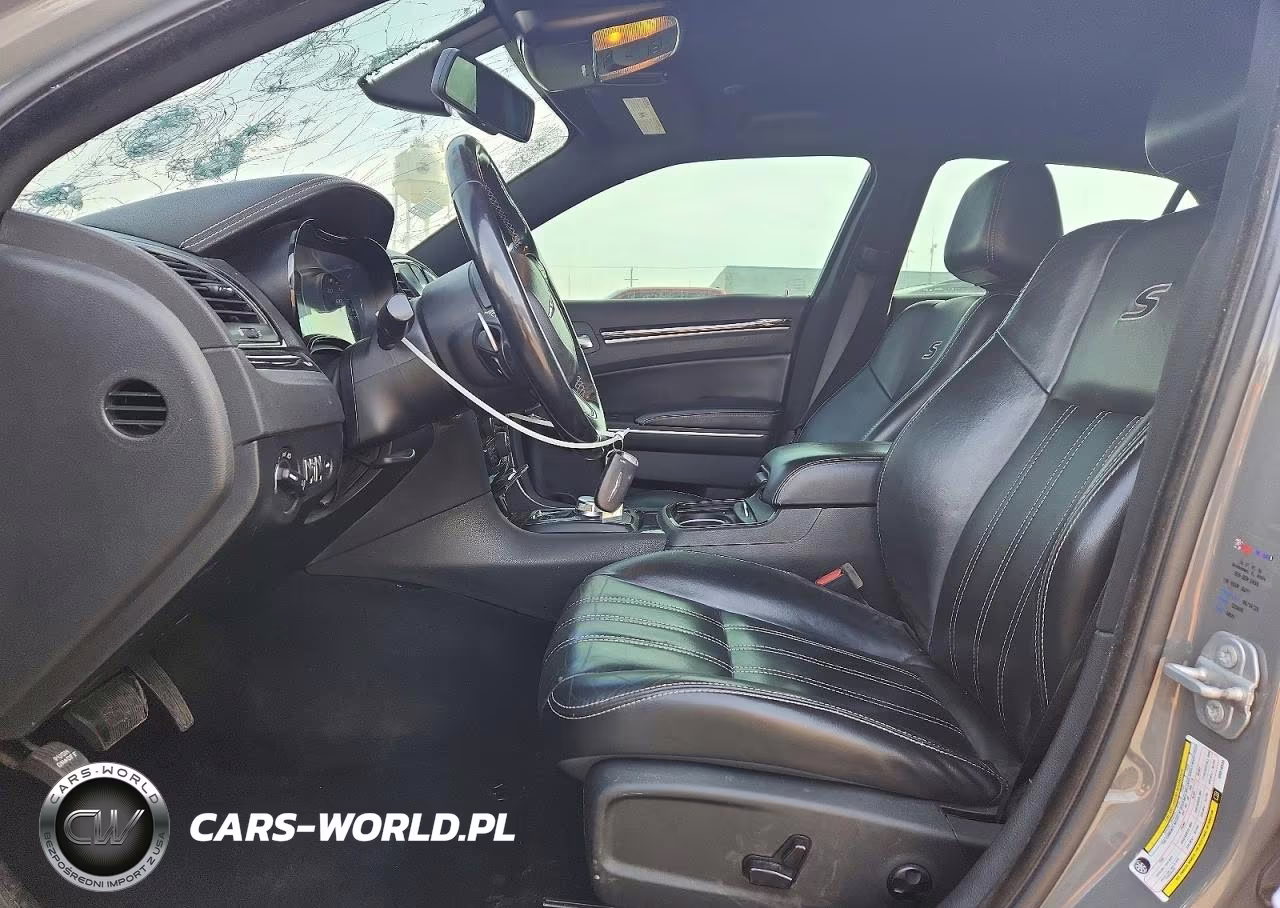 2019 Chrysler 300 S VIN:2C3CCABG0KH516558 - 7