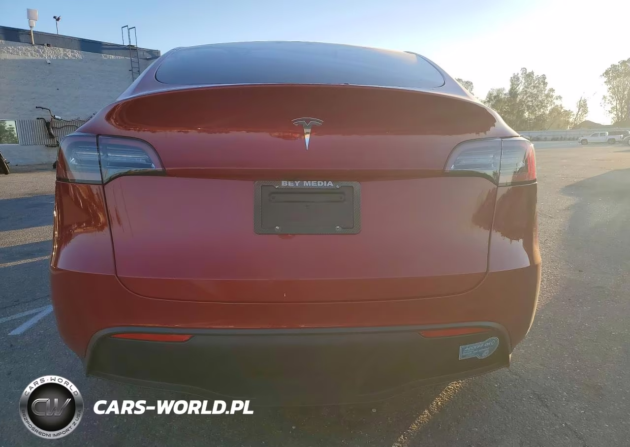 2023 Tesla Model Y VIN:7SAYGDED8PF907112 - 6