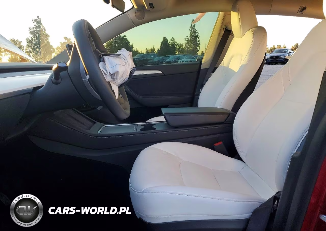 2023 Tesla Model Y VIN:7SAYGDED8PF907112 - 7
