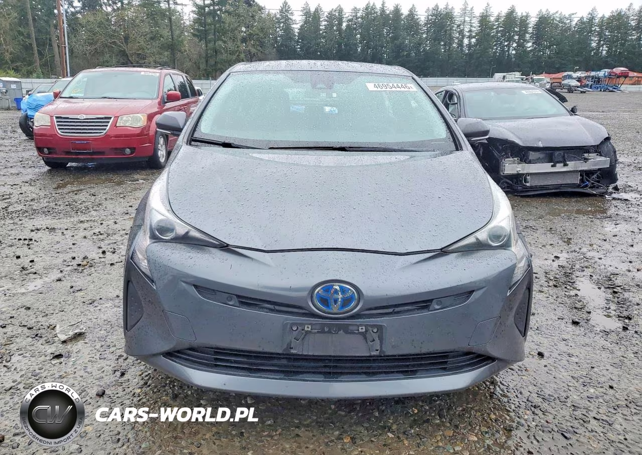 2018 Toyota Prius Two VIN:JTDKBRFU5J3067856 - 5