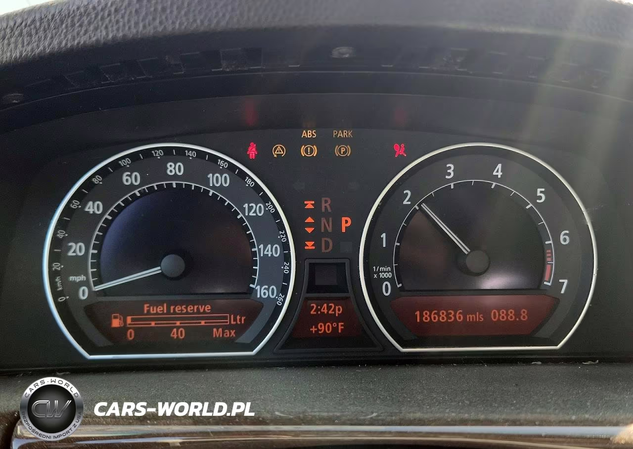 2007 BMW 750 VIN:WBAHN83577DT69853 - 9