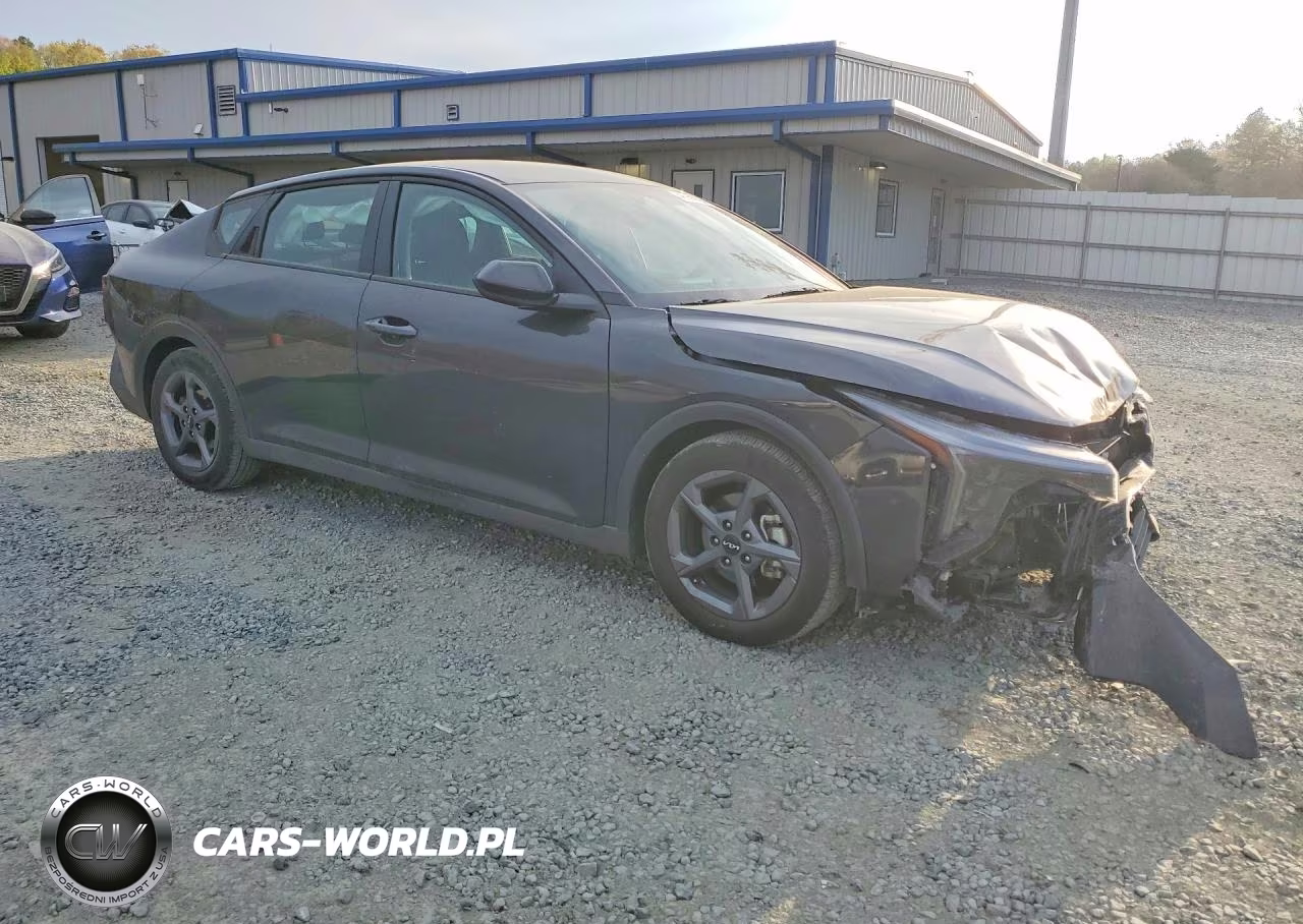 2025 Kia K4 Lxs VIN:3KPFT4DE3SE045460 - 4