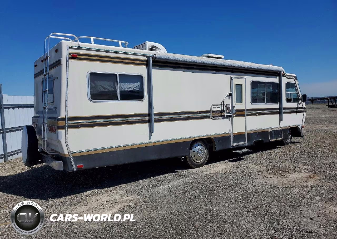1982 Chevrolet P30 VIN:1GBKP37W6C3305705 - 4