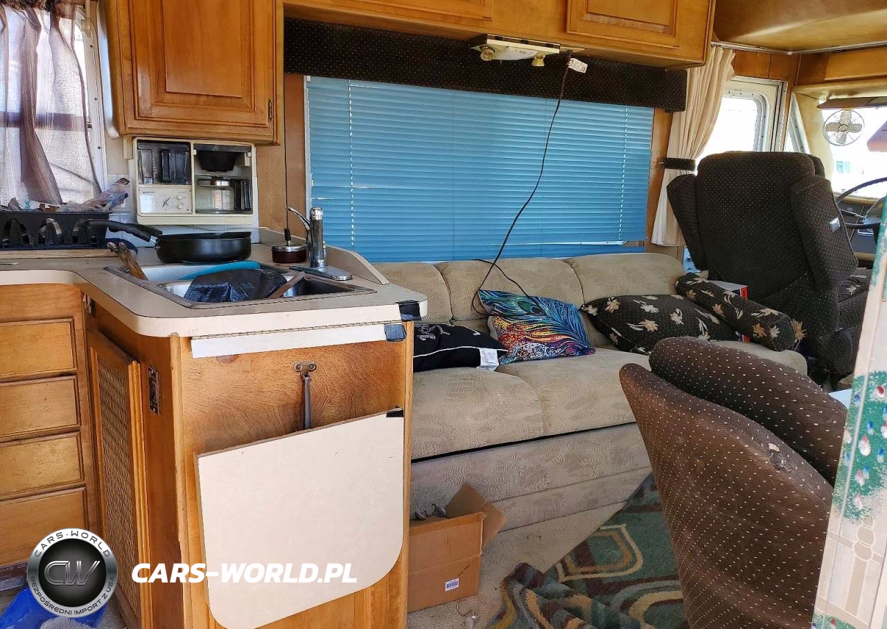 1982 Chevrolet P30 VIN:1GBKP37W6C3305705 - 6