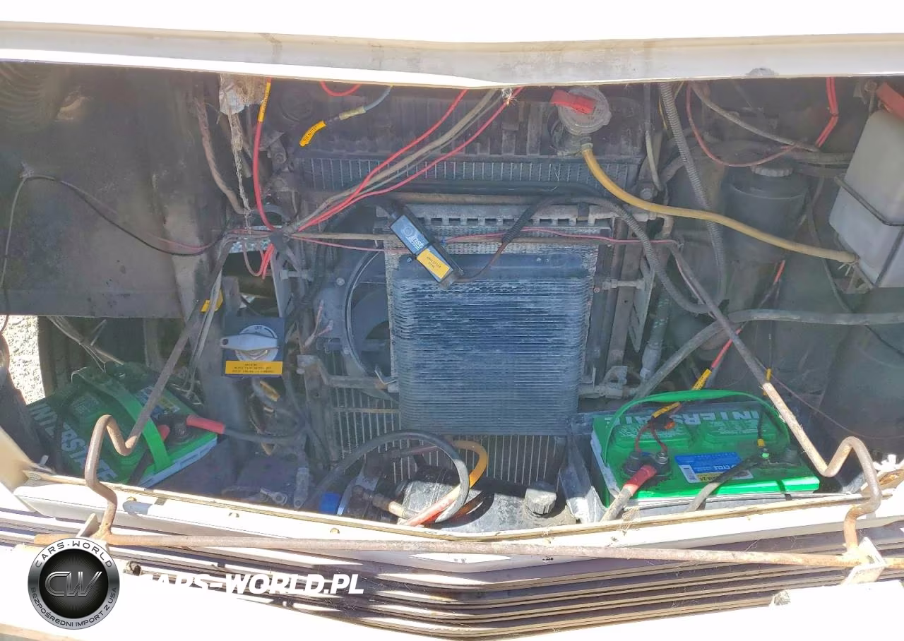 1982 Chevrolet P30 VIN:1GBKP37W6C3305705 - 7