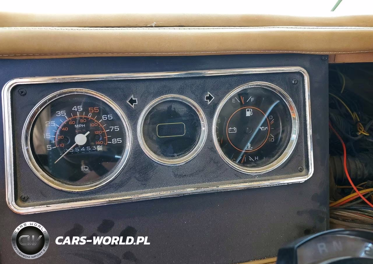 1982 Chevrolet P30 VIN:1GBKP37W6C3305705 - 8