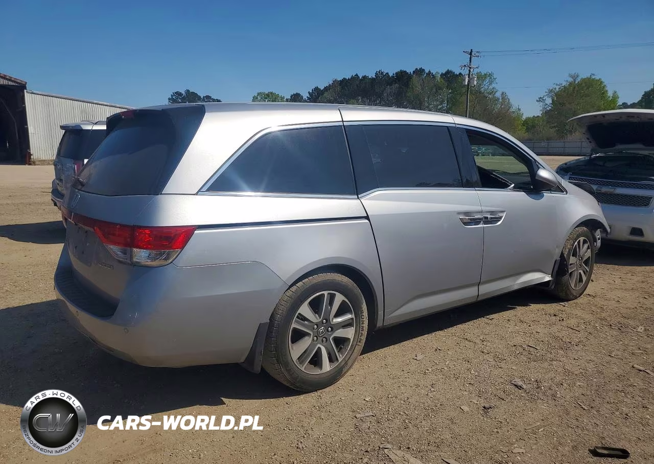 2017 Honda Odyssey Touring VIN:5FNRL5H97HB005367 - 3