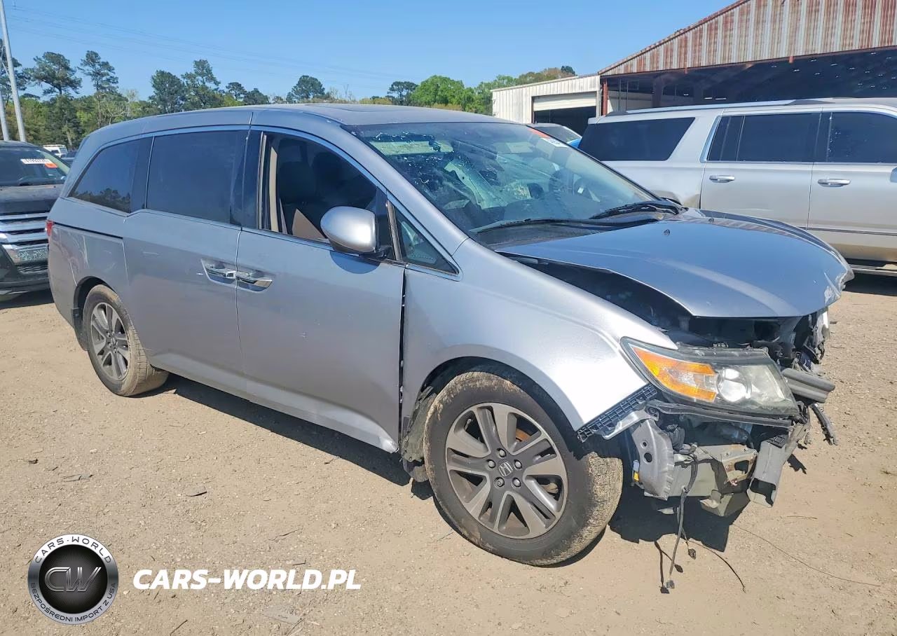 2017 Honda Odyssey Touring VIN:5FNRL5H97HB005367 - 4