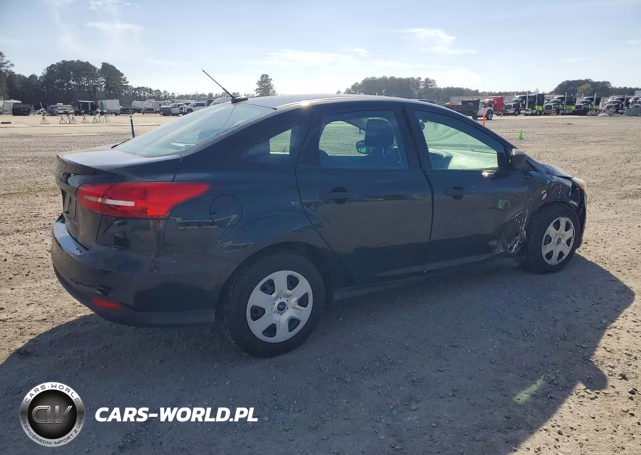 2017 Ford Focus S VIN:1FADP3E26HL338804 - 3