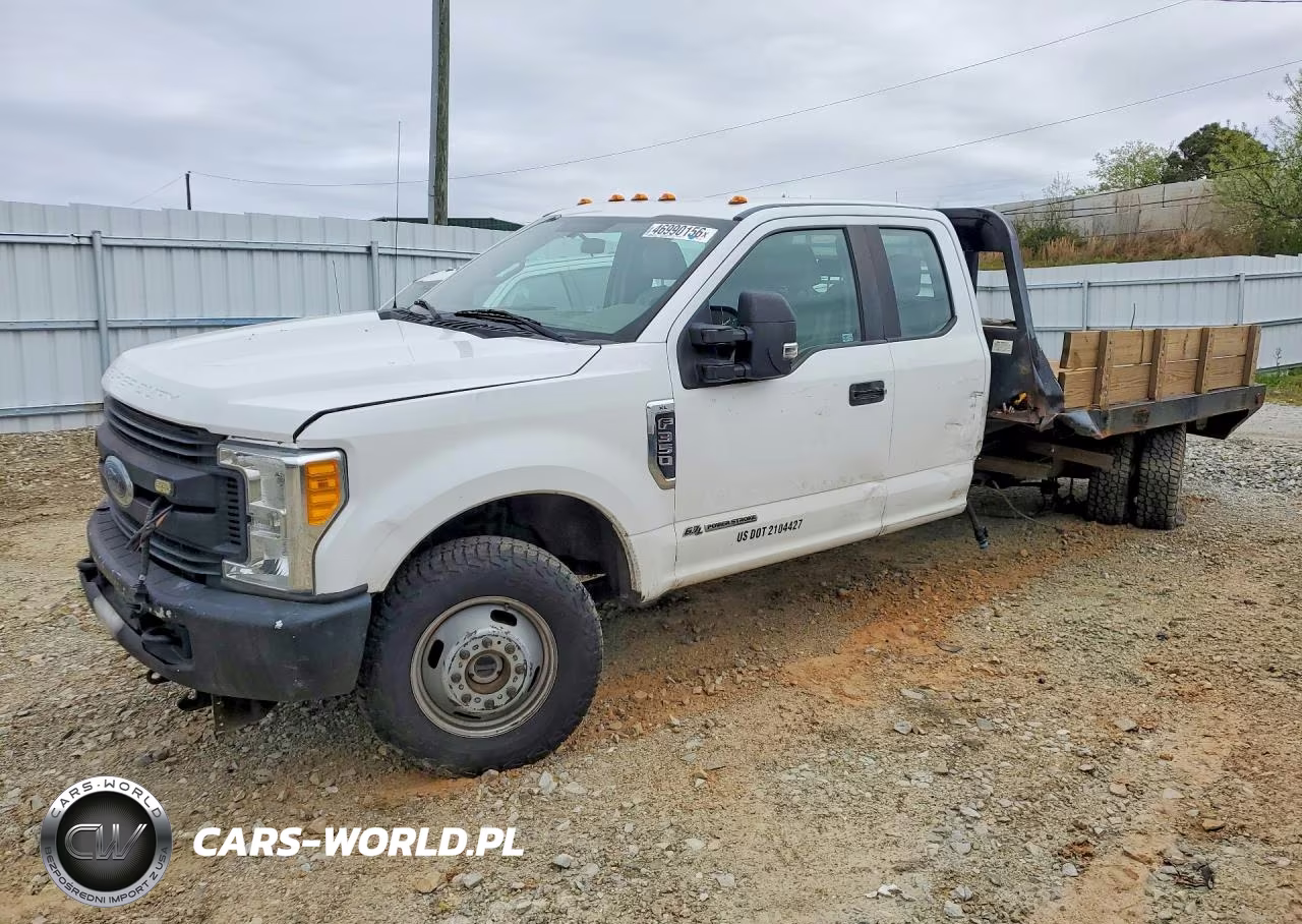 2017 Ford F350 Super Duty Flatbed Truck