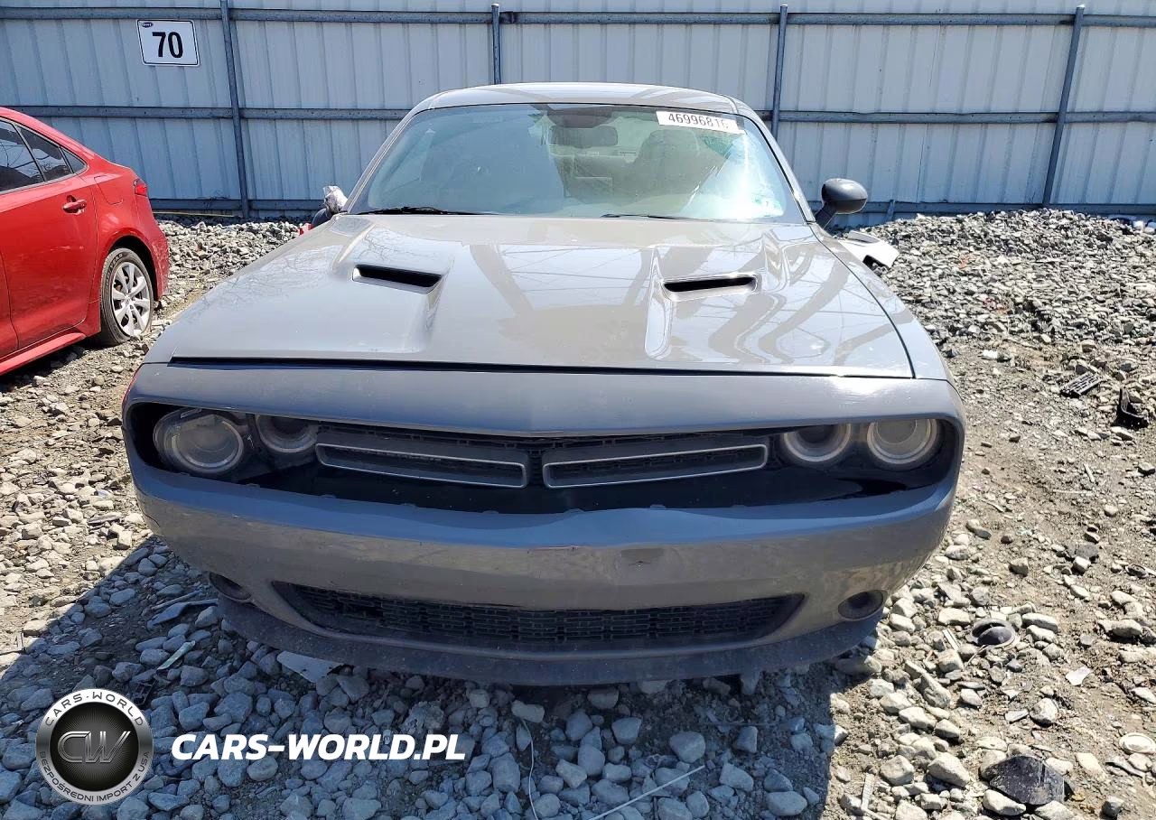 2018 Dodge Challenger Sxt VIN:2C3CDZAG3JH255566 - 5
