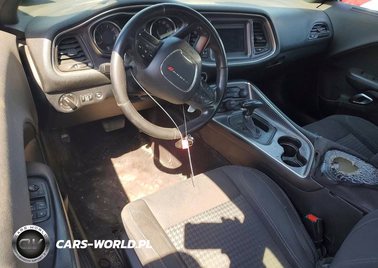 2018 Dodge Challenger Sxt VIN:2C3CDZAG3JH255566 - 8