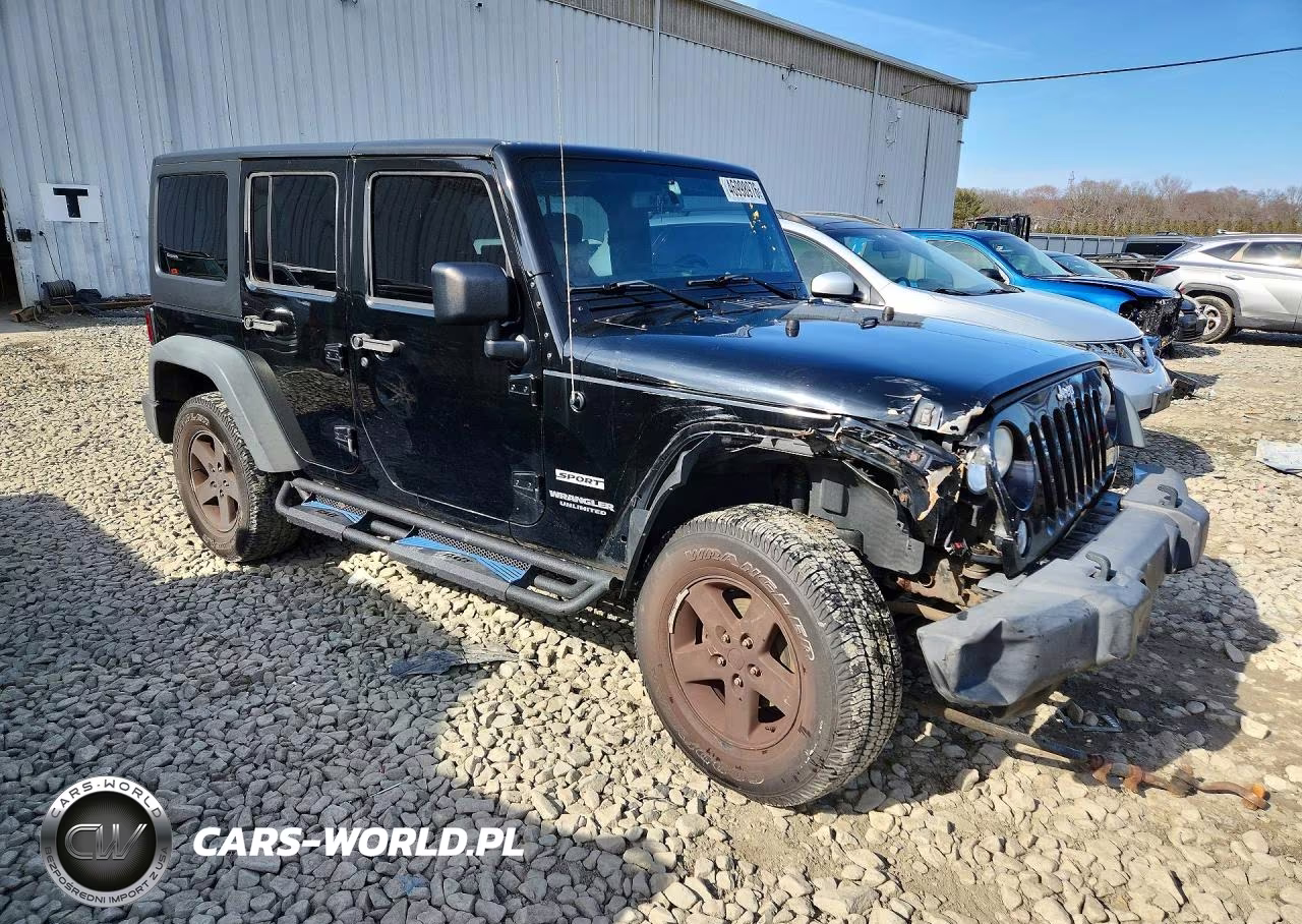2014 Jeep Wrangler Unlimited Sport VIN:1C4BJWDG4EL270208 - 4