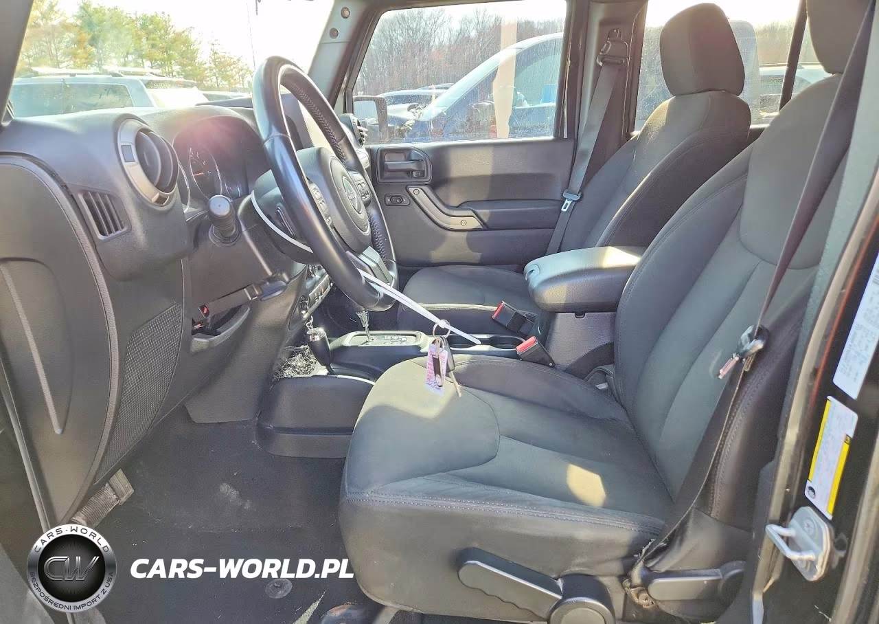 2014 Jeep Wrangler Unlimited Sport VIN:1C4BJWDG4EL270208 - 7