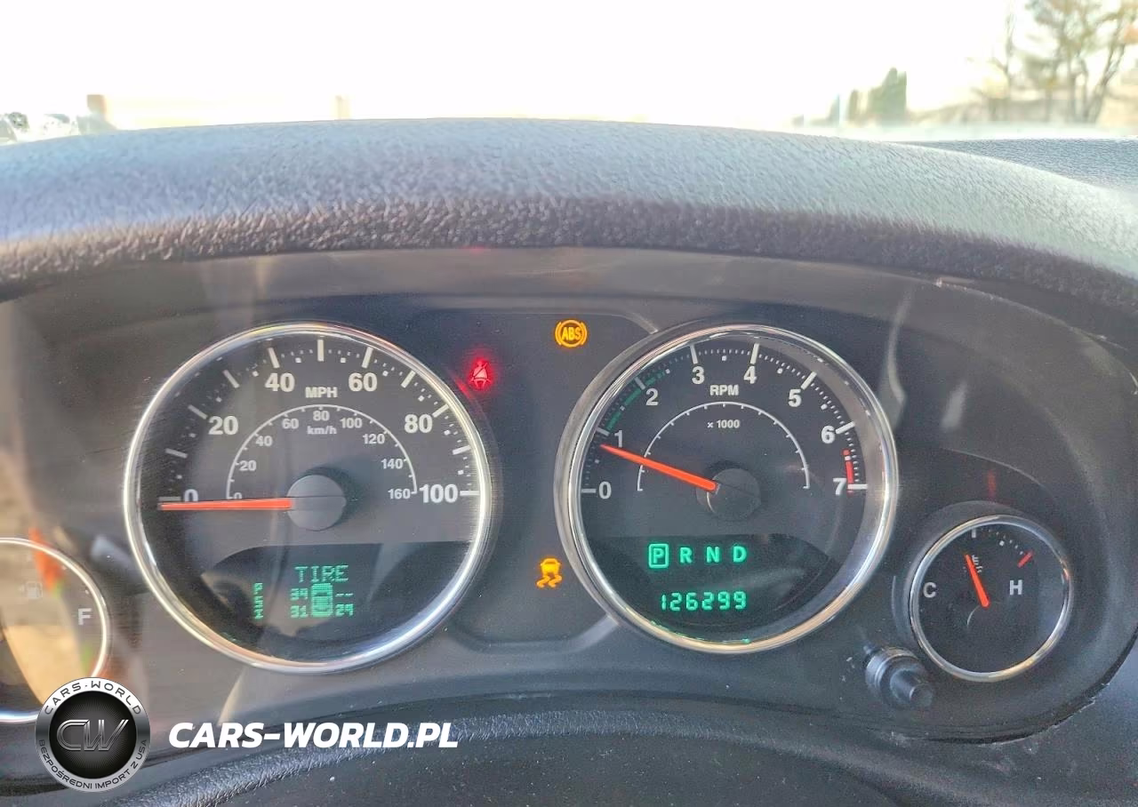2014 Jeep Wrangler Unlimited Sport VIN:1C4BJWDG4EL270208 - 9