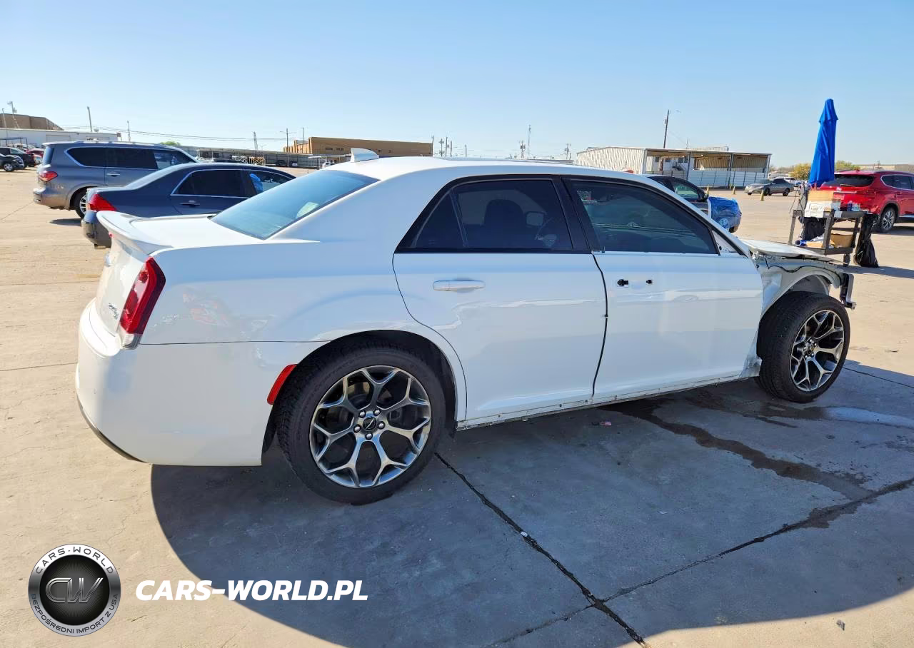 2018 Chrysler 300 S VIN:2C3CCABG4JH216469 - 3