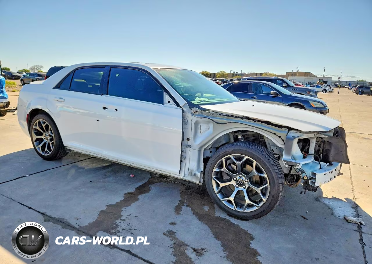 2018 Chrysler 300 S VIN:2C3CCABG4JH216469 - 4