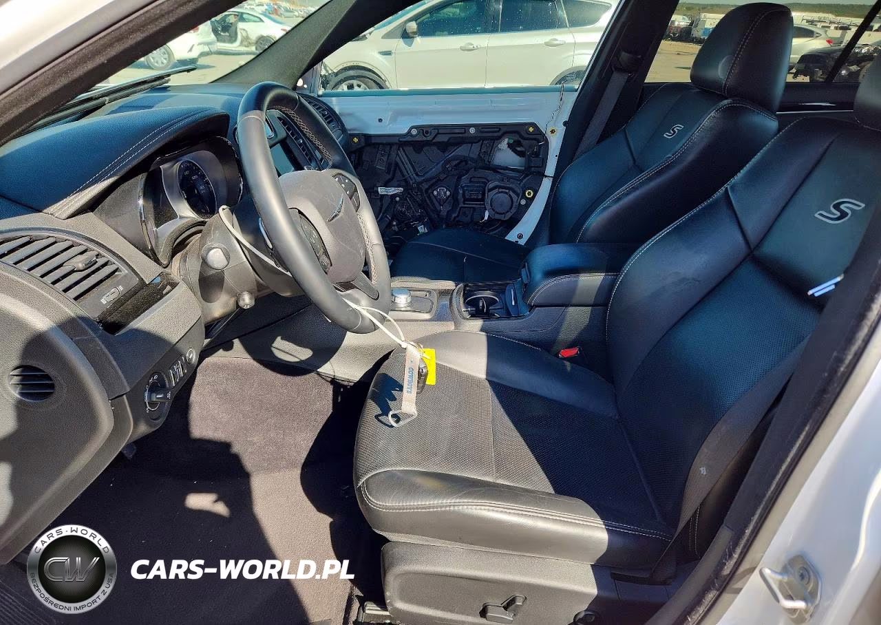 2018 Chrysler 300 S VIN:2C3CCABG4JH216469 - 7