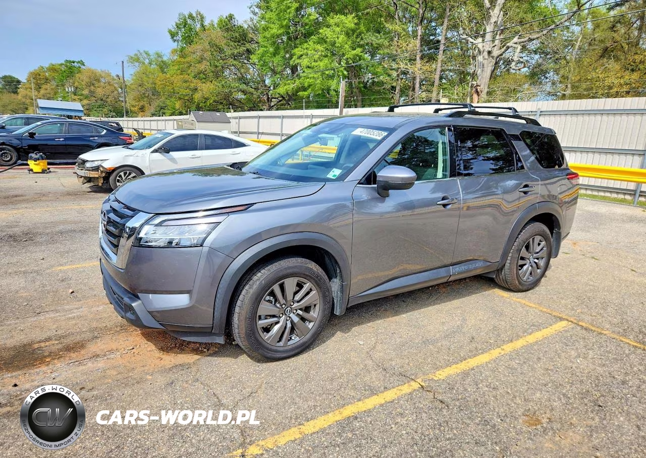2022 Nissan Pathfinder Sv
