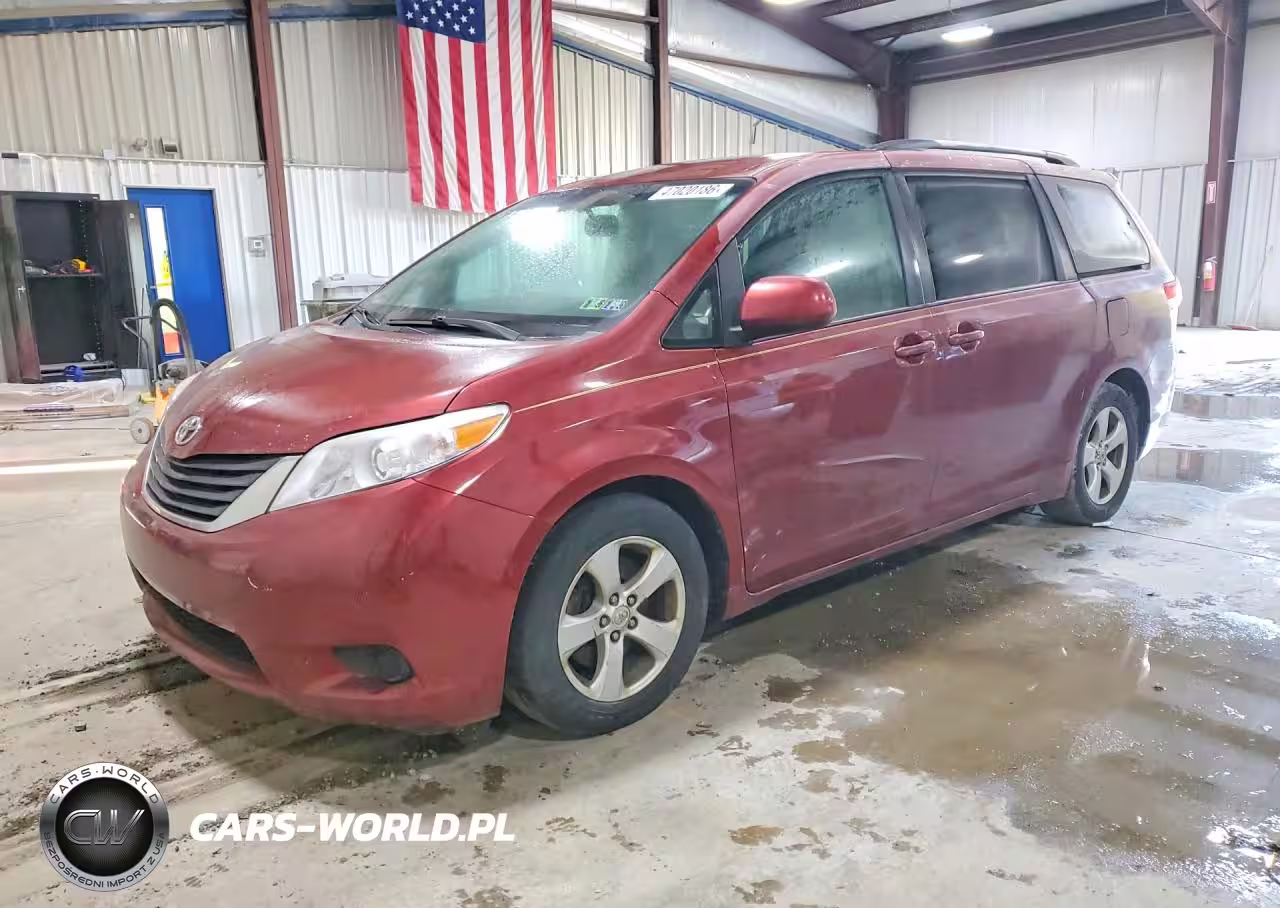 2011 Toyota Sienna Le 8-Passenger