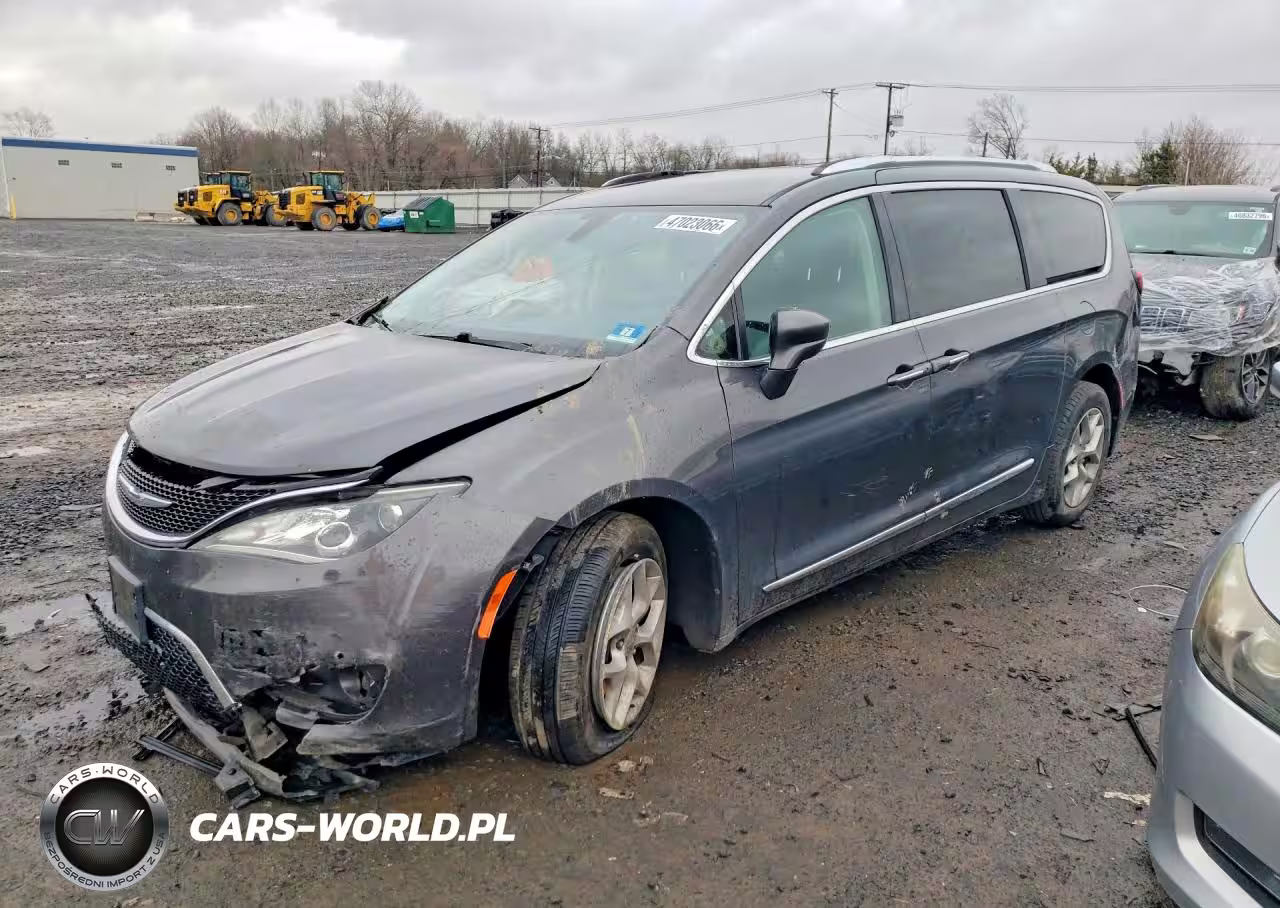2017 Chrysler Pacifica Touring L Plus