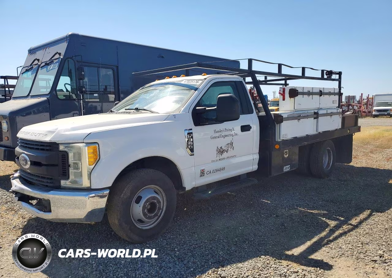2017 Ford F350 Super Duty Flatbed Truck