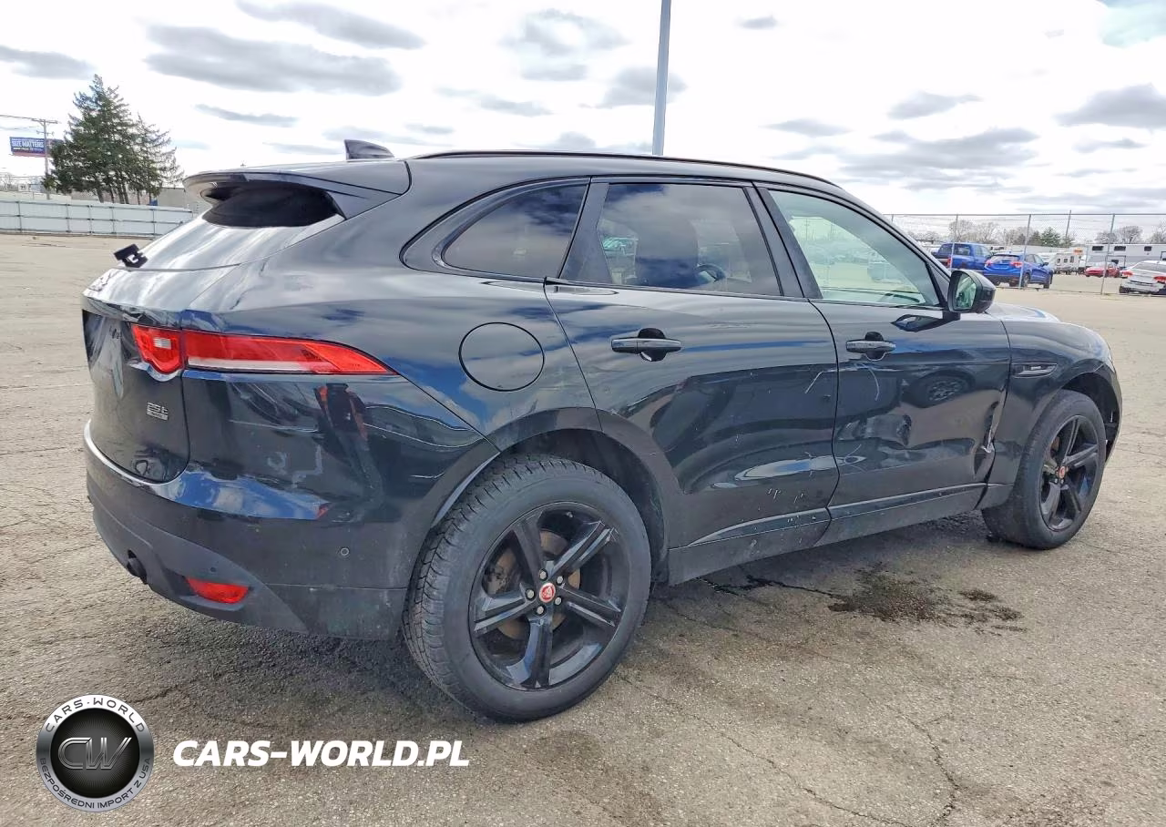 2018 Jaguar F-Pace R - Sport VIN:SADCL2FX4JA254024 - 3