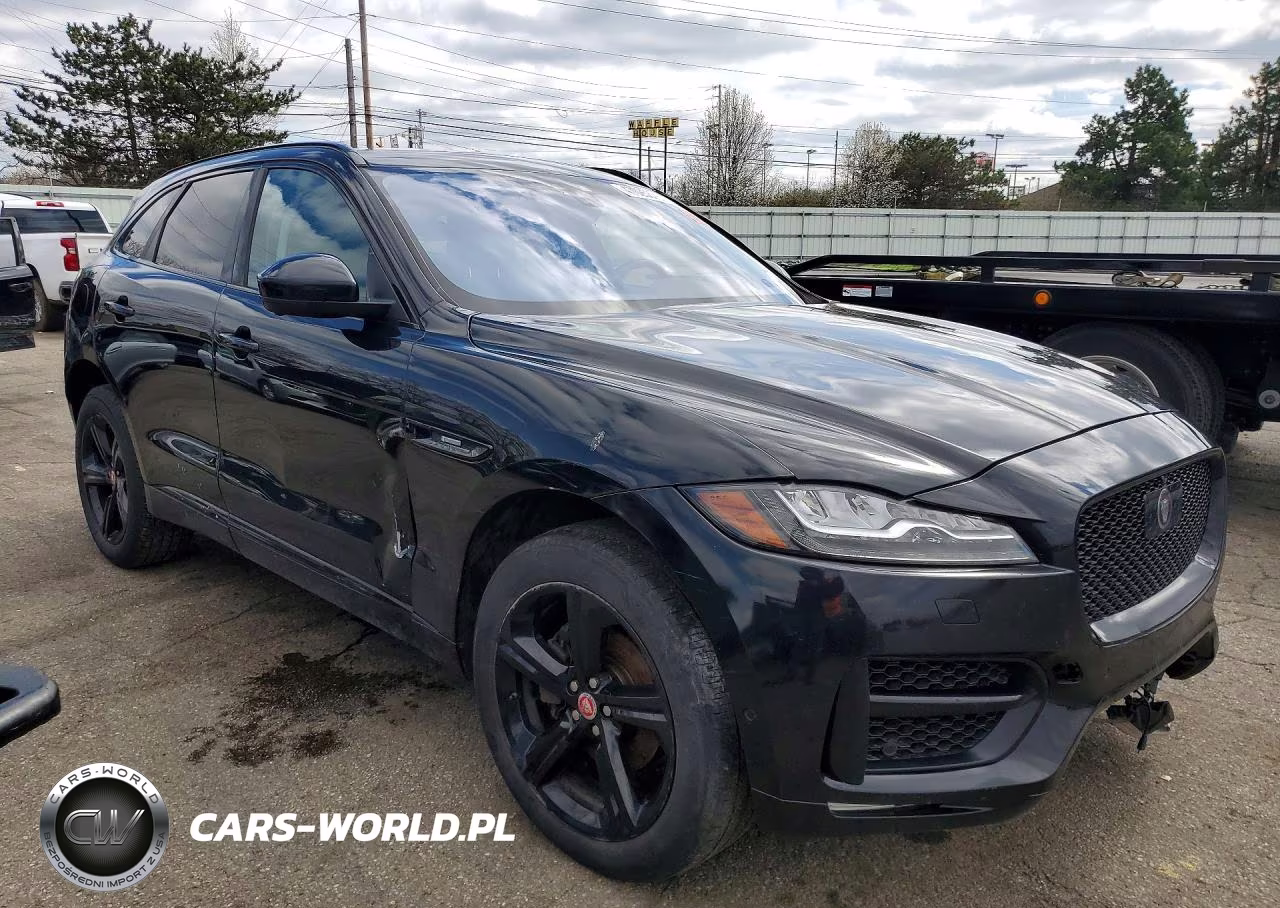 2018 Jaguar F-Pace R - Sport VIN:SADCL2FX4JA254024 - 4