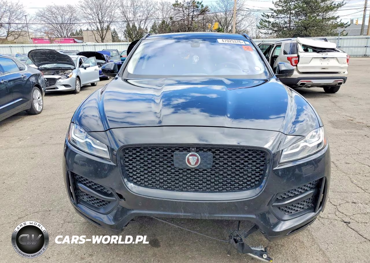 2018 Jaguar F-Pace R - Sport VIN:SADCL2FX4JA254024 - 5