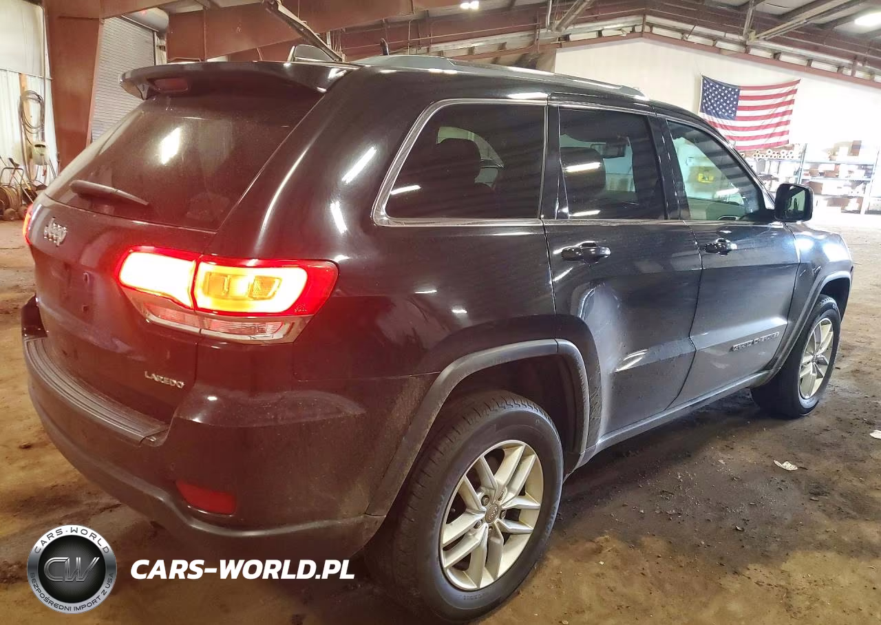 2018 Jeep Grand Cherokee Laredo VIN:1C4RJFAG0JC257825 - 3