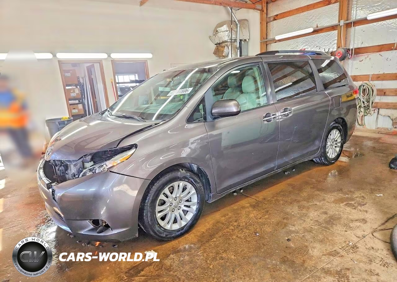 2014 Toyota Sienna Xle 8-Passenger