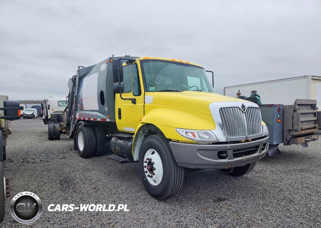 2005 International 4400 Refuse Truck