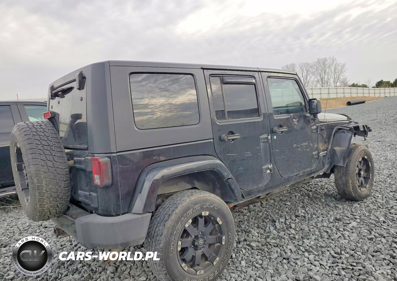 2010 Jeep Wrangler Unlimited Sahara VIN:1J4BA5H18AL205673 - 3