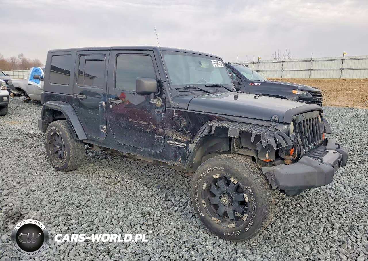2010 Jeep Wrangler Unlimited Sahara VIN:1J4BA5H18AL205673 - 4