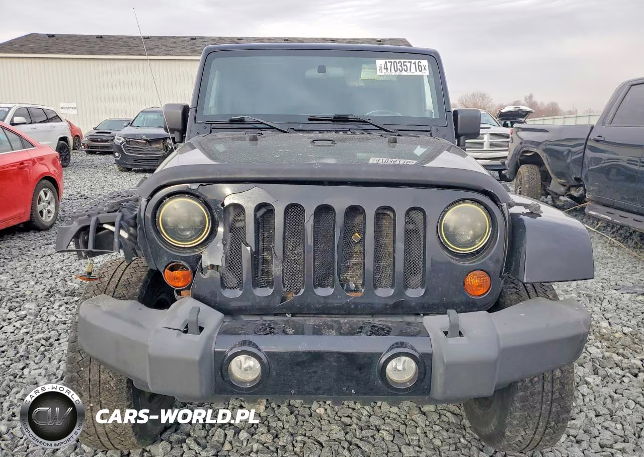 2010 Jeep Wrangler Unlimited Sahara VIN:1J4BA5H18AL205673 - 5