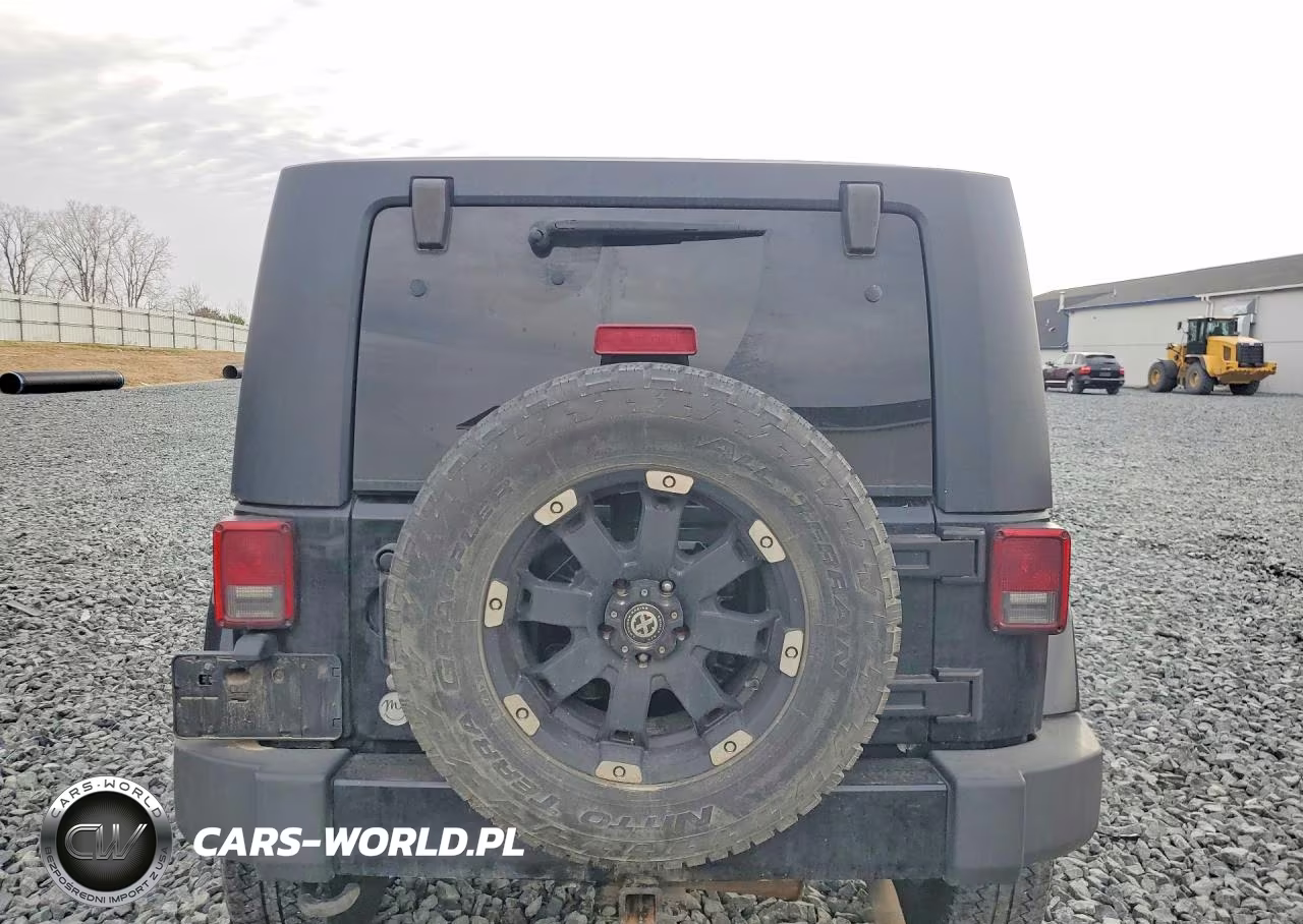 2010 Jeep Wrangler Unlimited Sahara VIN:1J4BA5H18AL205673 - 6