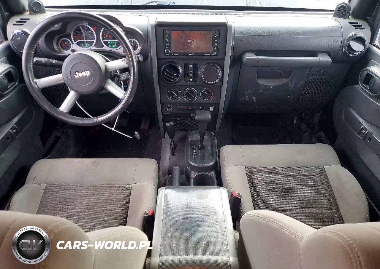 2010 Jeep Wrangler Unlimited Sahara VIN:1J4BA5H18AL205673 - 8