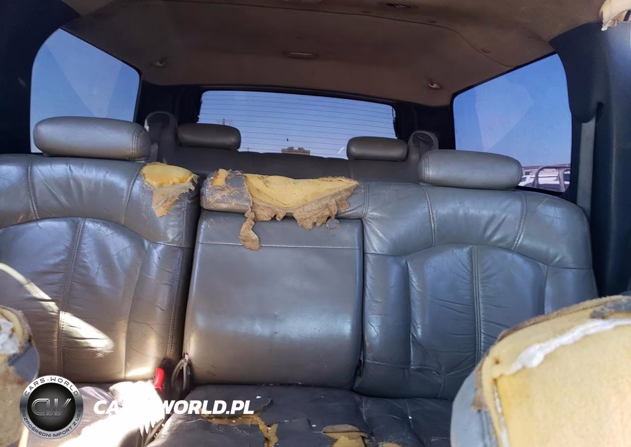 2002 Chevrolet Suburban C1500 VIN:1GNEC16Z52J151039 - 10