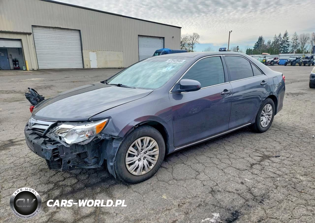2013 Toyota Camry Le – zdjęcie 1 z 12