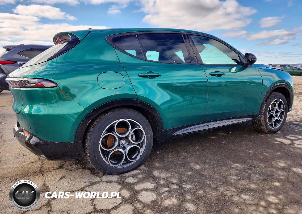 2025 Alfa Romeo Tonale Base VIN:ZASNATAN8S3104465 - 3