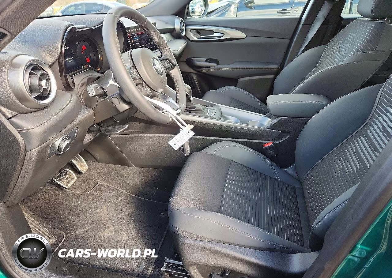 2025 Alfa Romeo Tonale Base VIN:ZASNATAN8S3104465 - 7