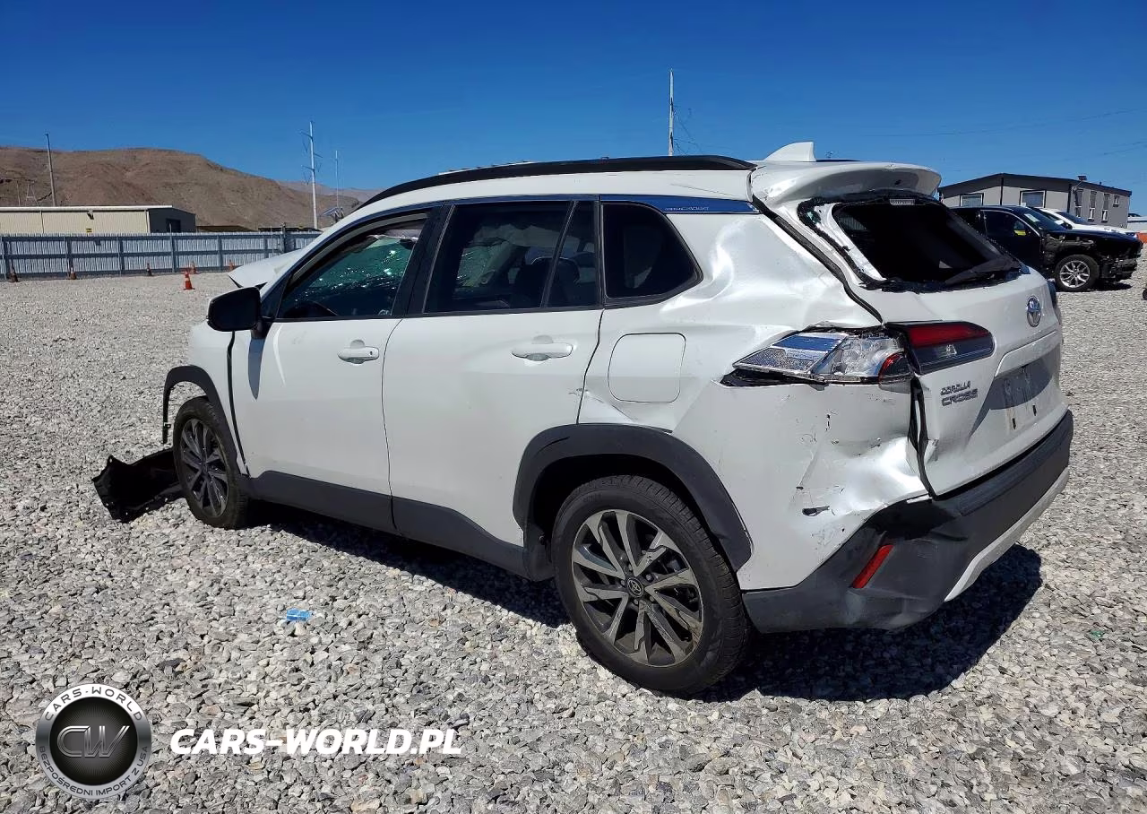 2022 Toyota Corolla Cross Xle VIN:7MUDAAAG0NV007640 - 2