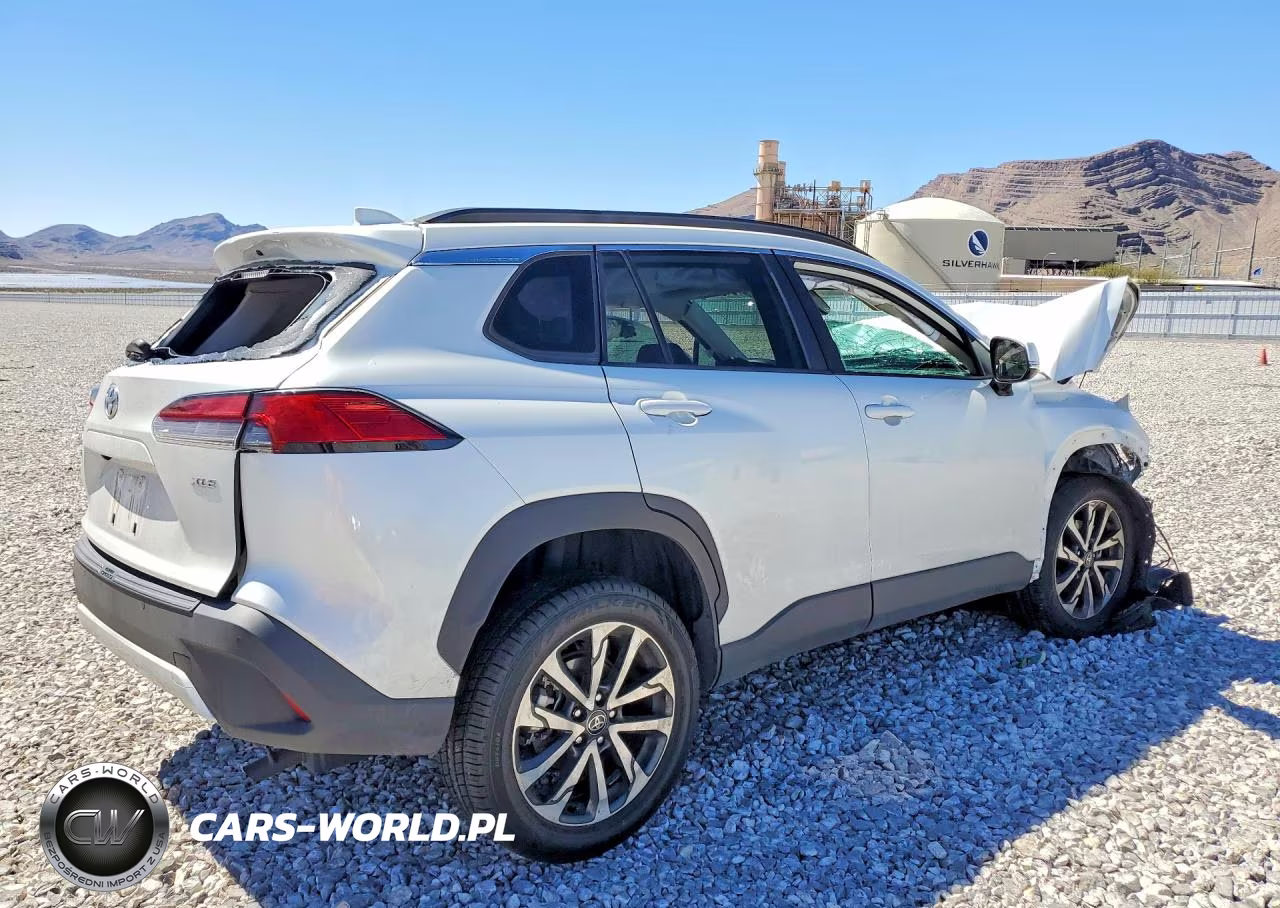 2022 Toyota Corolla Cross Xle VIN:7MUDAAAG0NV007640 - 3