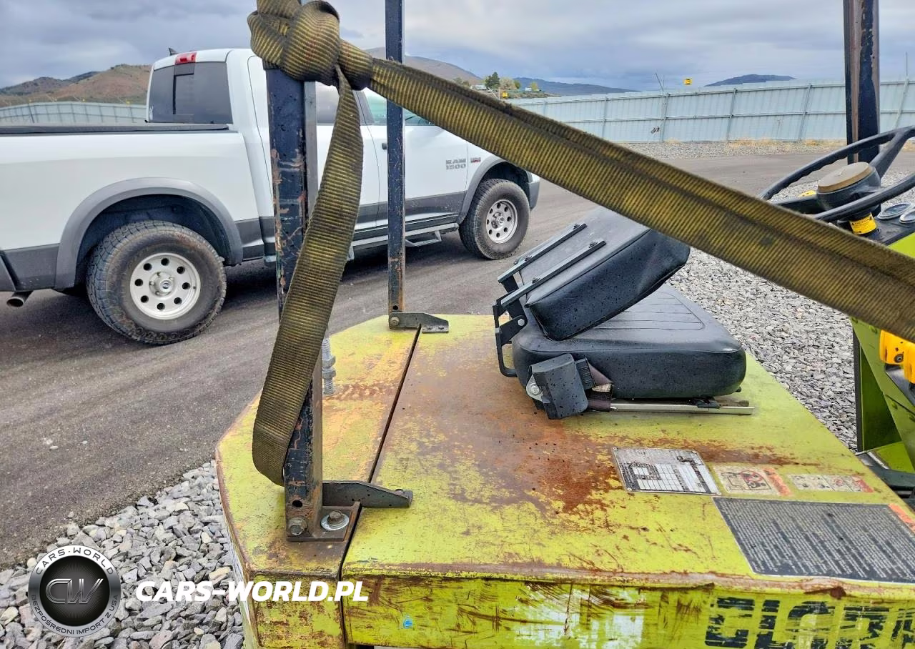 1998 Clark Ecs30 Forklift VIN:E35702636865FB - 6
